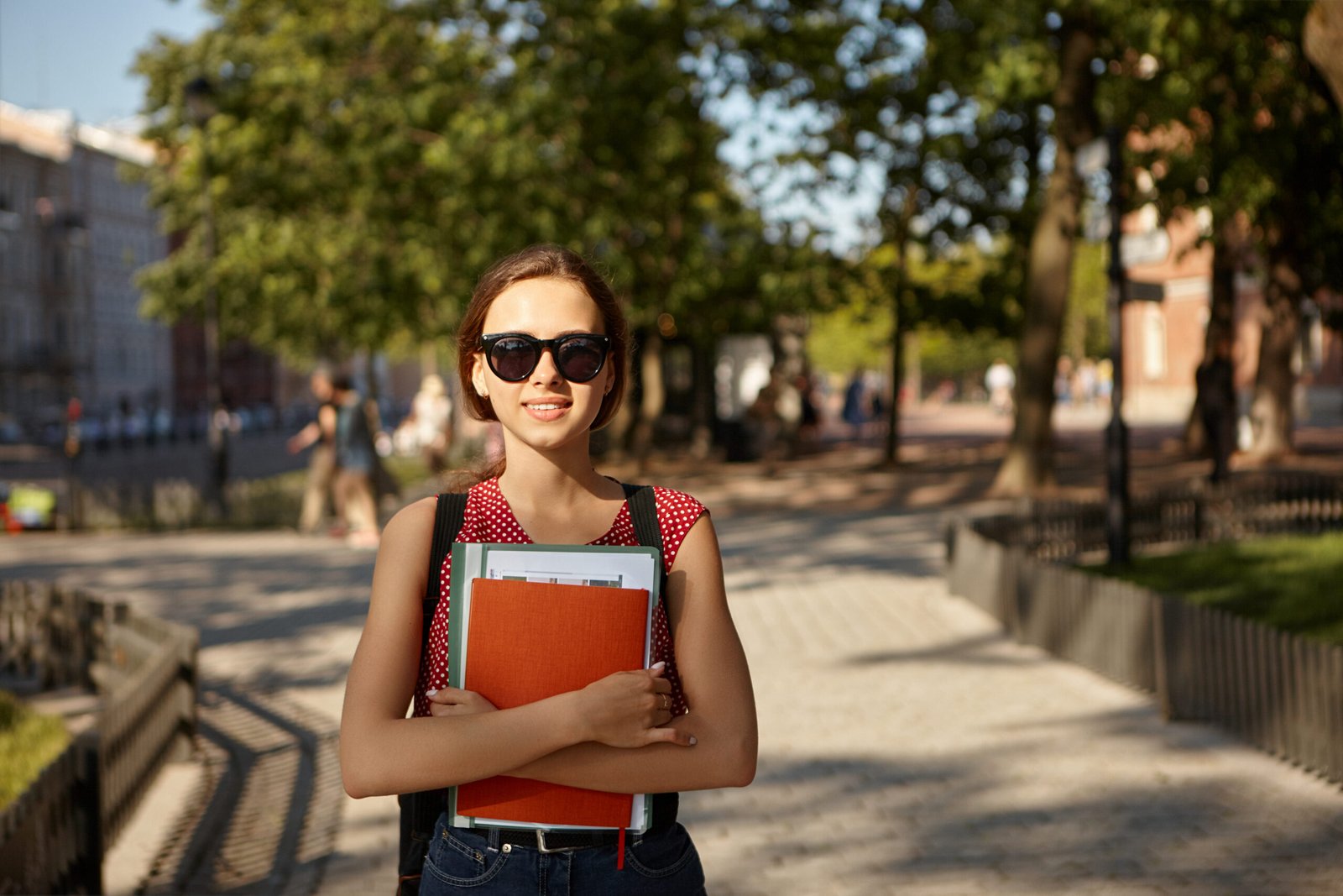 Almanya, dünya çapında eğitim kalitesi ve güçlü akademik altyapısıyla tanınan bir ülkedir. Yükseköğretim kurumları, öğrencilere sundukları kaliteli eğitim ve araştırma imkanlarıyla popülerdir.